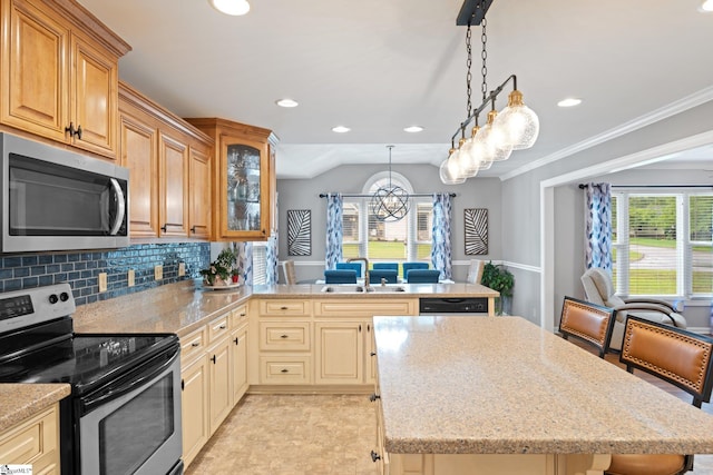 8 Nigh Oak Trce, Greer, SC 29651 - kitchen with appliances with stainless steel finishes, a peninsula, a sink, lofted ceiling, and recessed lighting