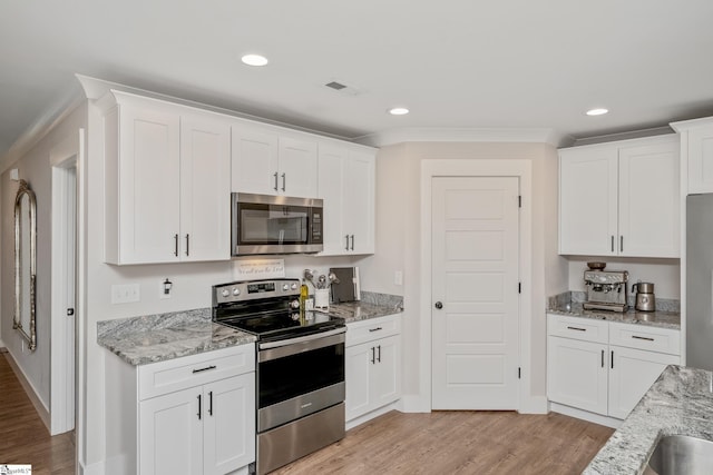 881 Cothran Rd, Inman, SC 29349 - kitchen featuring stainless steel appliances, light wood-style flooring, white cabinetry, recessed lighting, and crown molding