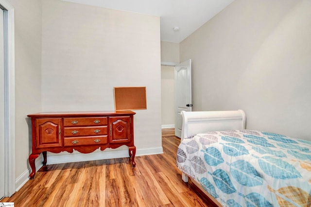 104 Penrith Ct, Simpsonville, SC 29681 - bedroom featuring light wood finished floors and baseboards
