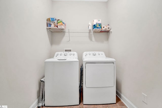 104 Penrith Ct, Simpsonville, SC 29681 - washroom featuring washing machine and clothes dryer and baseboards