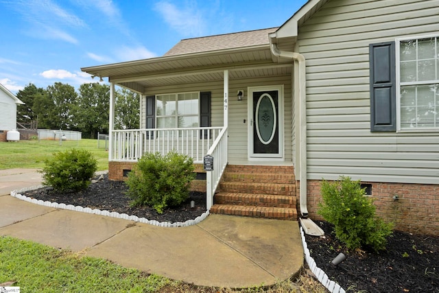 147 Highland Ridge Trl, Boiling Springs, SC 29316 - doorway to property featuring covered porch, a shingled roof, and crawl space