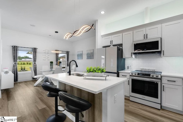 223 R C Thompson Rd, Chesnee, SC 29323 - kitchen featuring white appliances, a sink, light countertops, a kitchen island with sink, and tasteful backsplash