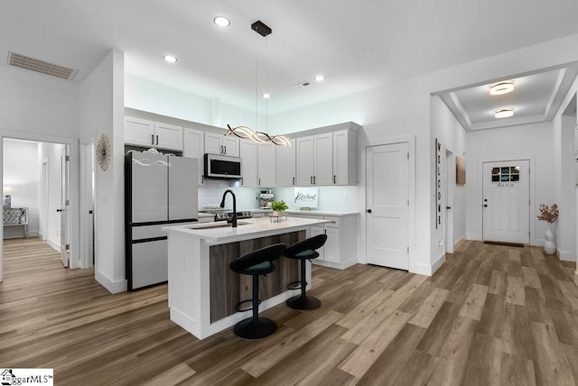 223 R C Thompson Rd, Chesnee, SC 29323 - kitchen featuring appliances with stainless steel finishes, wood finished floors, a kitchen island with sink, light countertops, and recessed lighting