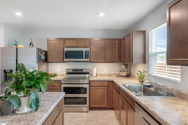 841 Speakeasy Ln, Inman, SC 29349 - kitchen featuring appliances with stainless steel finishes, a sink, light countertops, and recessed lighting