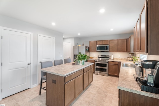 841 Speakeasy Ln, Inman, SC 29349 - kitchen featuring stainless steel appliances, a kitchen island, light countertops, a breakfast bar area, and recessed lighting