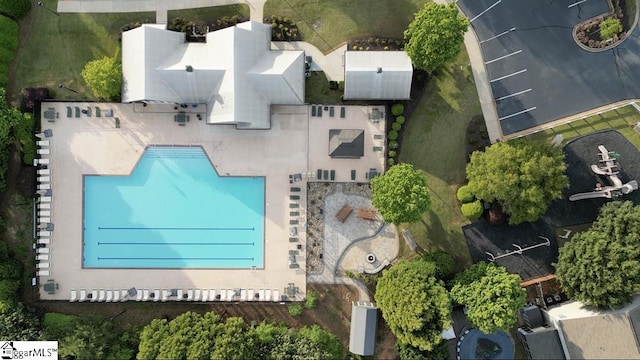 16 Glenbow Ct, Simpsonville, SC 29680 - bird's eye view of a pool