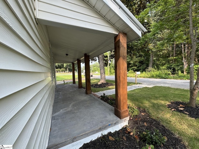 800 W Hampton St, Laurens, SC 29360 - porch with a lawn