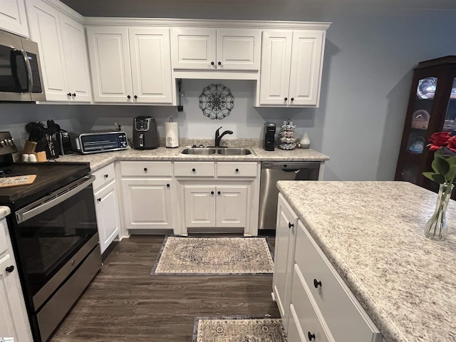 383 Amelia Springs Ln, Moore, SC 29369 - kitchen featuring appliances with stainless steel finishes, a sink, dark wood finished floors, and white cabinetry
