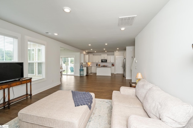 800 Redmill Ln, Duncan, SC 29334 - living area featuring recessed lighting, dark wood-type flooring, and baseboards
