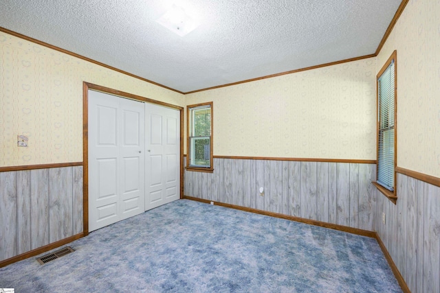 280 Kari Dr, Westminster, SC 29693 - unfurnished bedroom featuring crown molding, wainscoting, a textured ceiling, and a closet