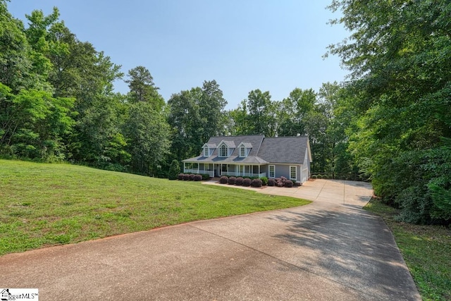 182 Roundstone Dr, Inman, SC 29349 - cape cod-style house featuring driveway and a front yard