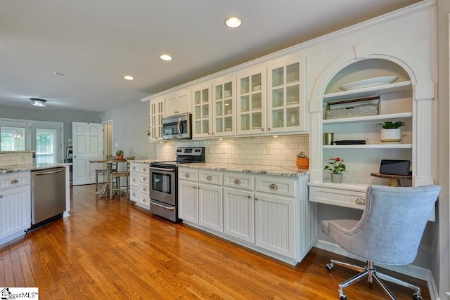182 Roundstone Dr, Inman, SC 29349 - kitchen featuring stainless steel appliances, white cabinets, tasteful backsplash, and recessed lighting
