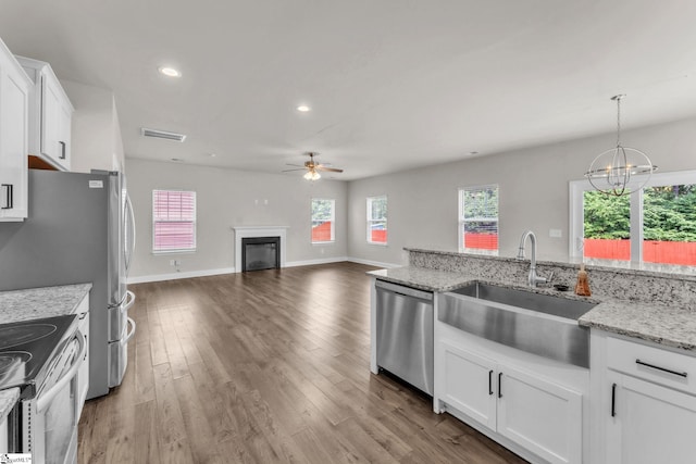 203 Rosewood Cir, Duncan, SC 29334 - kitchen featuring stainless steel appliances, a sink, ceiling fan, a chandelier, and dark wood-style floors
