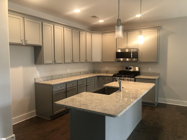 209 Claridge Way, Greer, SC 29651 - kitchen featuring stainless steel appliances, baseboards, gray cabinets, a sink, and recessed lighting