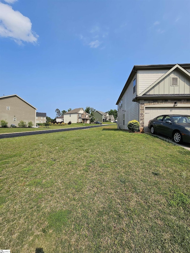 700 Citrine Way, Duncan, SC 29334 - view of green lawn featuring a garage
