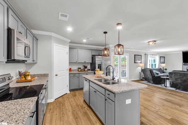 7110 Luna Mae Ct, Boiling Springs, SC 29316 - kitchen with stainless steel appliances, gray cabinets, a sink, crown molding, and light wood finished floors