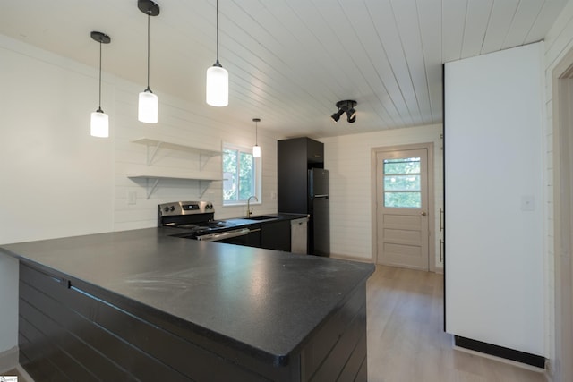 32 Essex Ct, Greenville, SC 29609 - kitchen with stainless steel electric range, dark countertops, light wood-style flooring, freestanding refrigerator, and a peninsula