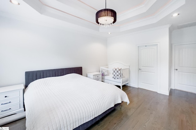 740 N Alamosa Dr, Boiling Springs, SC 29316 - bedroom featuring a tray ceiling, crown molding, wood finished floors, recessed lighting, and baseboards