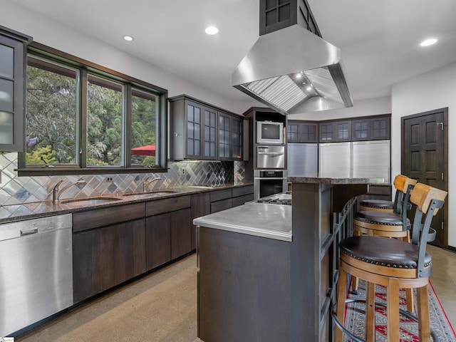 380 Montagu Dr, Spartanburg, SC 29301 - kitchen with appliances with stainless steel finishes, a breakfast bar area, a center island, a sink, and tasteful backsplash