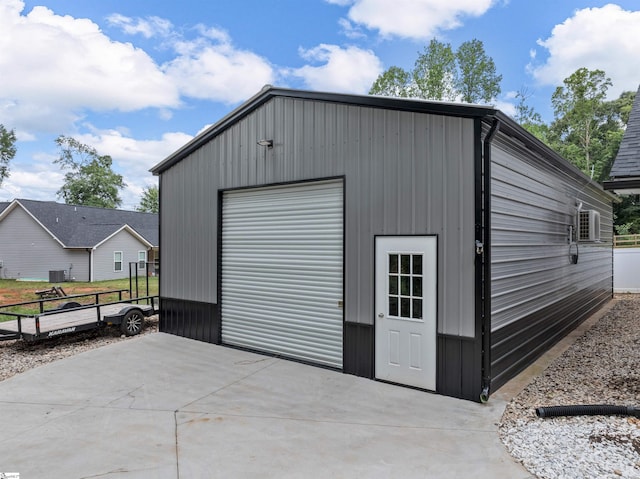 197 Falling Creek Rd, Spartanburg, SC 29301 - detached garage with driveway