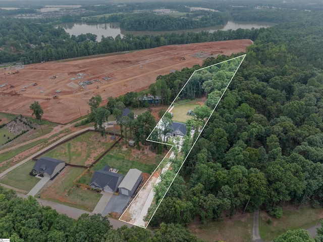 197 Falling Creek Rd, Spartanburg, SC 29301 - view of property location with property boundaries highlighted, a heavily wooded area, and a nearby body of water