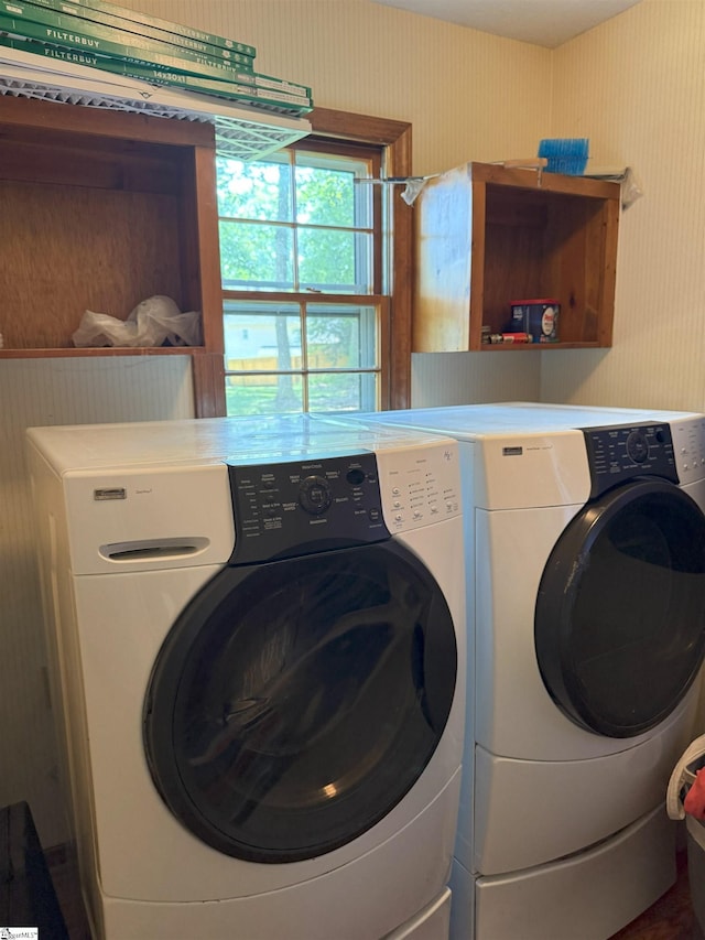 111 Firethorne Ct, Greer, SC 29650 - laundry area featuring independent washer and dryer and wallpapered walls