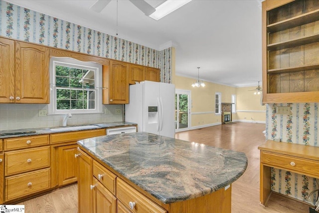 107 Cinder Creek Ln, Spartanburg, SC 29307 - kitchen featuring a ceiling fan, white refrigerator with ice dispenser, a sink, light wood-style flooring, and ornamental molding
