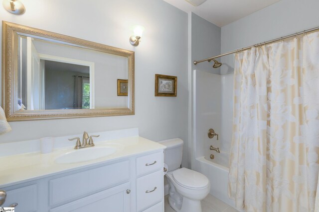6 Terrapin Trl, Taylors, SC 29687 - full bath featuring toilet, vanity, and shower / bath combo with shower curtain