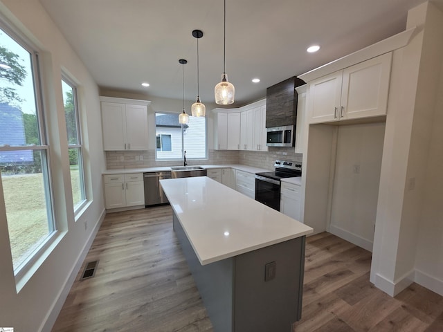 2014 Driftwood Way, Anderson, SC 29625 - kitchen with appliances with stainless steel finishes, a sink, baseboards, backsplash, and recessed lighting