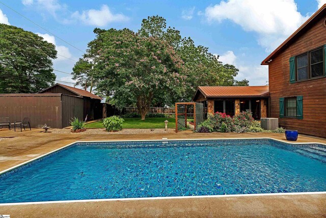 101 Myrtle St, Lavonia, GA 30553 - outdoor pool with central AC unit and a fenced backyard