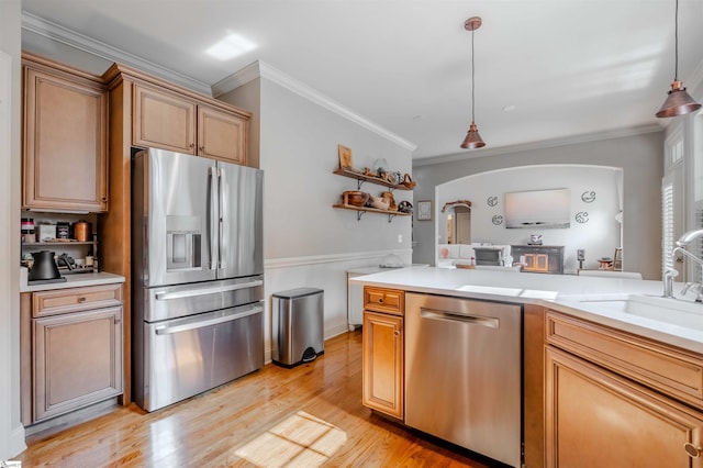 9 Windswept Knoll Dr, Taylors, SC 29687 - kitchen featuring stainless steel appliances, ornamental molding, a sink, decorative light fixtures, and light countertops
