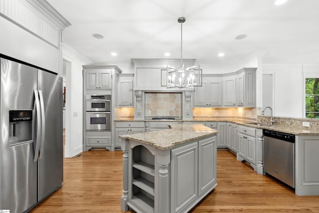 601 Brixton Cir, Simpsonville, SC 29681 - kitchen featuring stainless steel appliances, a sink, crown molding, gray cabinetry, and a chandelier