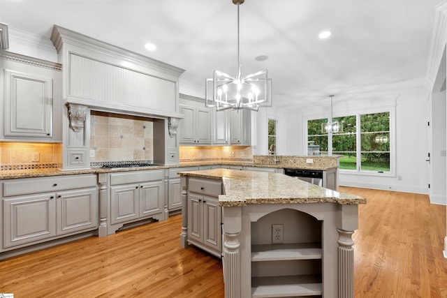601 Brixton Cir, Simpsonville, SC 29681 - kitchen featuring a chandelier, light wood-type flooring, a center island, backsplash, and recessed lighting