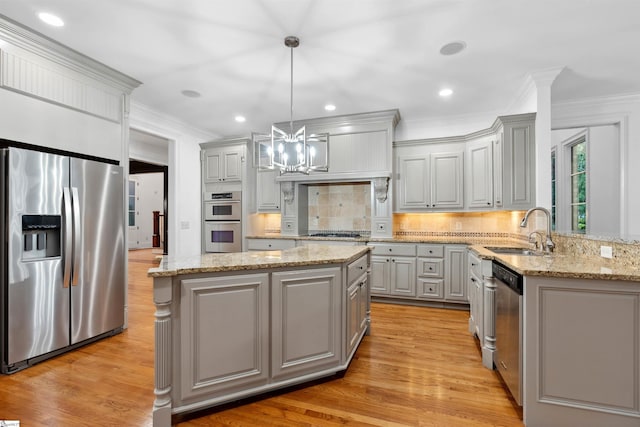 601 Brixton Cir, Simpsonville, SC 29681 - kitchen with stainless steel appliances, a sink, gray cabinetry, crown molding, and light wood-style floors