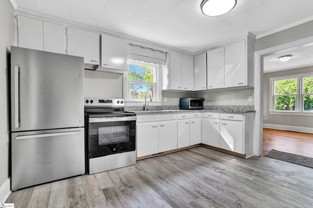 503 Davidson St, Clinton, SC 29325 - kitchen with stainless steel appliances, a sink, ornamental molding, light wood-type flooring, and healthy amount of natural light