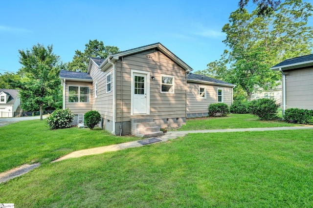 503 Davidson St, Clinton, SC 29325 - rear view of house featuring entry steps and a lawn