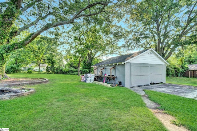 503 Davidson St, Clinton, SC 29325 - view of green lawn with a detached garage