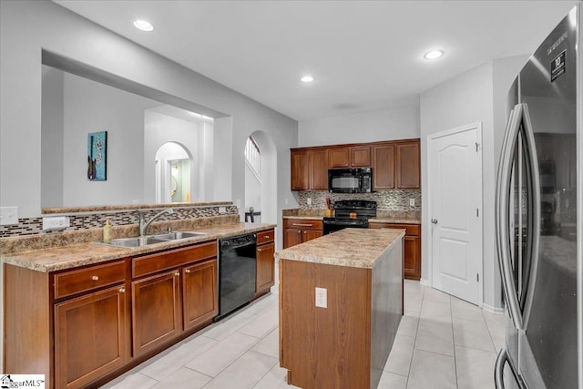 102 Eagle Pass Dr, Taylors, SC 29687 - kitchen featuring black appliances, a sink, tasteful backsplash, arched walkways, and a kitchen island
