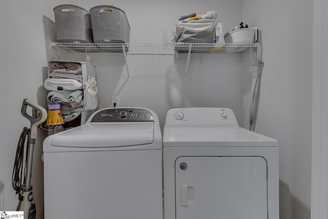 404 Hillrock Ct, Greenville, SC 29617 - laundry area featuring washing machine and clothes dryer
