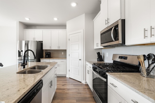 925 Appalachian Dr, Moore, SC 29369 - kitchen featuring stainless steel appliances, a sink, wood finished floors, recessed lighting, and backsplash