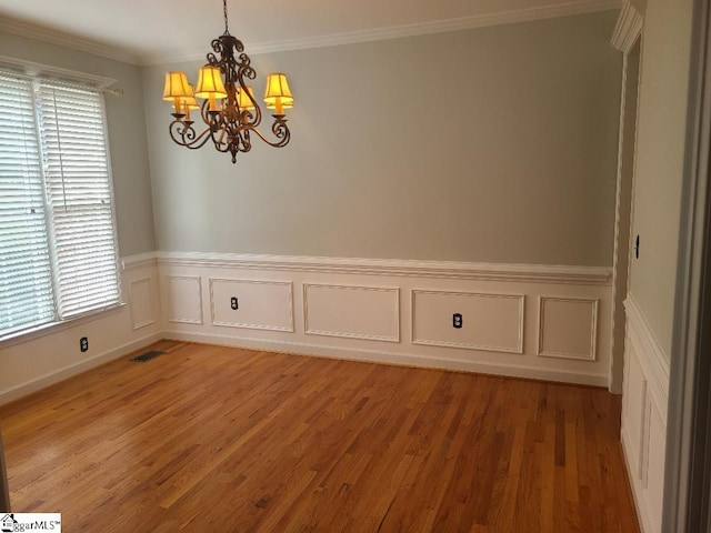 424 Grand Oak Way, Moore, SC 29369 - unfurnished room with a chandelier, light wood finished floors, a wainscoted wall, and crown molding