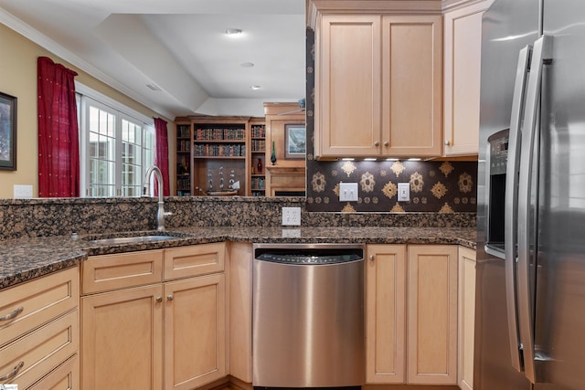 119 Oak Crest Cir, Seneca, SC 29672 - kitchen with appliances with stainless steel finishes, a sink, dark stone counters, and light brown cabinets