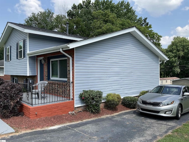 407 Old Farm Rd, Moore, SC 29539 - view of side of property featuring a porch and brick siding