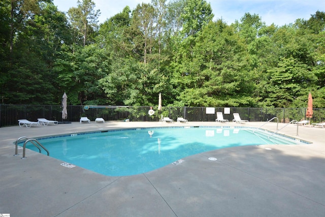 10 Bamburgh Brae Ct, Simpsonville, SC 29681 - community pool with a patio