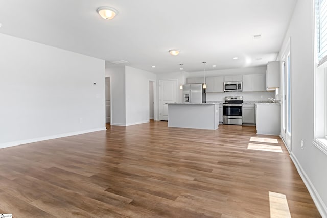 474 Grantham Ct, Spartanburg, SC 29303 - unfurnished living room with baseboards, light wood-style floors, a sink, and recessed lighting