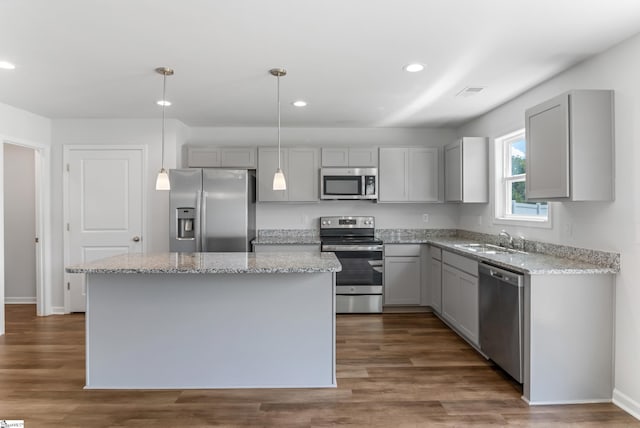 474 Grantham Ct, Spartanburg, SC 29303 - kitchen featuring appliances with stainless steel finishes, gray cabinets, a sink, a center island, and recessed lighting