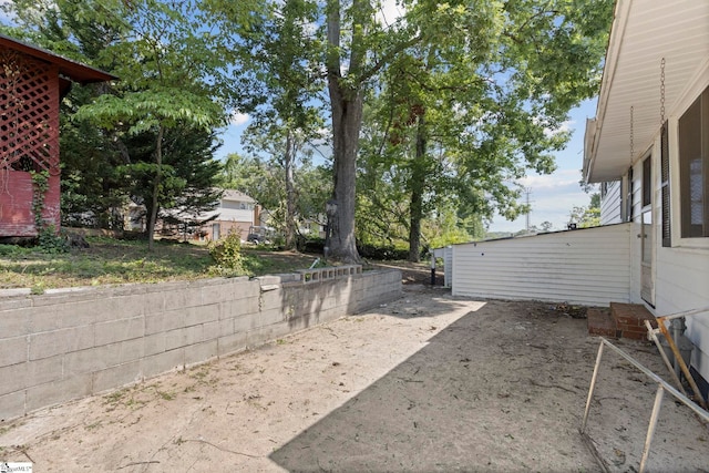 106 Chesterfield Rd, Greenville, SC 29605 - view of yard featuring a patio area