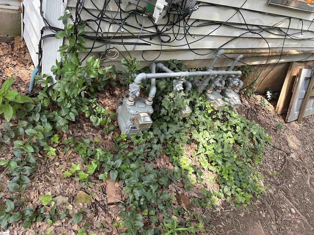 304 Jones St, Laurens, SC 29360 - exterior view of gas meter