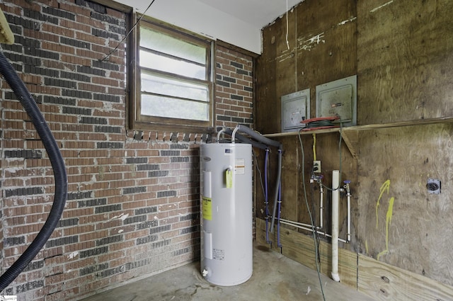 367 Janulis St, Spartanburg, SC 29301 - utility room featuring water heater