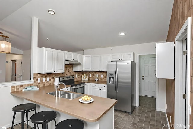 10 Sunset Mountain Ct, Travelers Rest, SC 29690 - kitchen with appliances with stainless steel finishes, a sink, under cabinet range hood, a peninsula, and white cabinetry